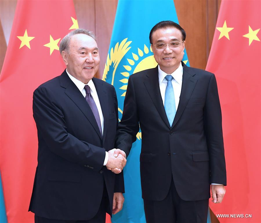 رئيس مجلس الدولة الصيني يجتمع مع الرئيس القازاقى لبحث تعزيز التعاون الاقتصادى