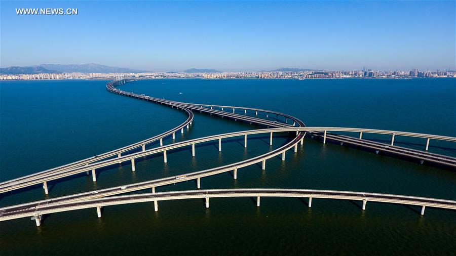 جسر على الخليج شاندونغ-تشينغداو-جياوتشو بشرق الصين