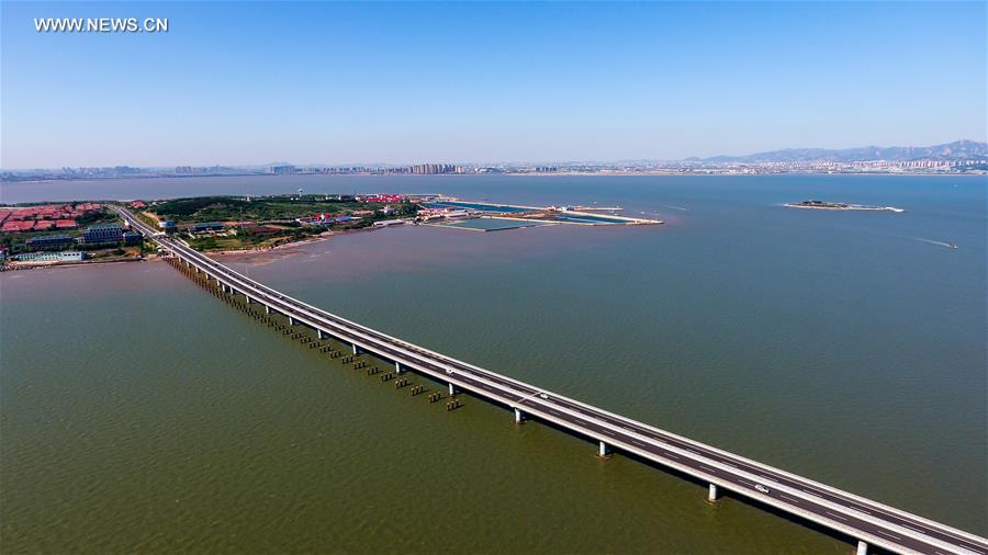 جسر على الخليج شاندونغ-تشينغداو-جياوتشو بشرق الصين