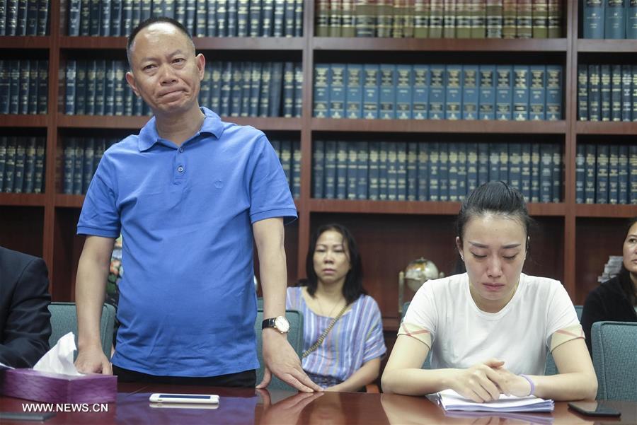 صيني يطالب بالعدالة لابنته التي قتلتها أمريكية