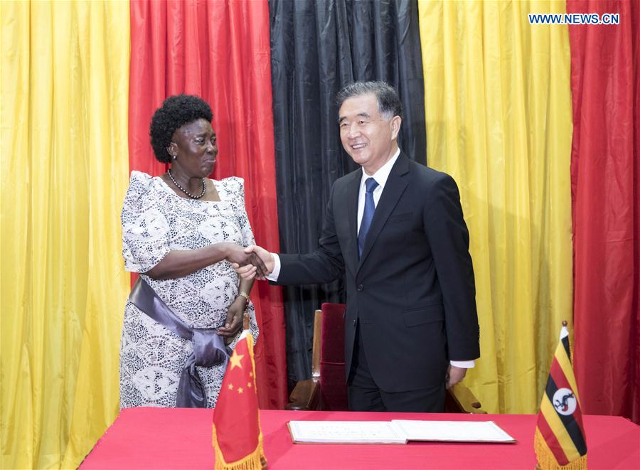 كبير المستشارين السياسيين الصينيين يزور أوغندا لتعزيز التعاون الثنائي