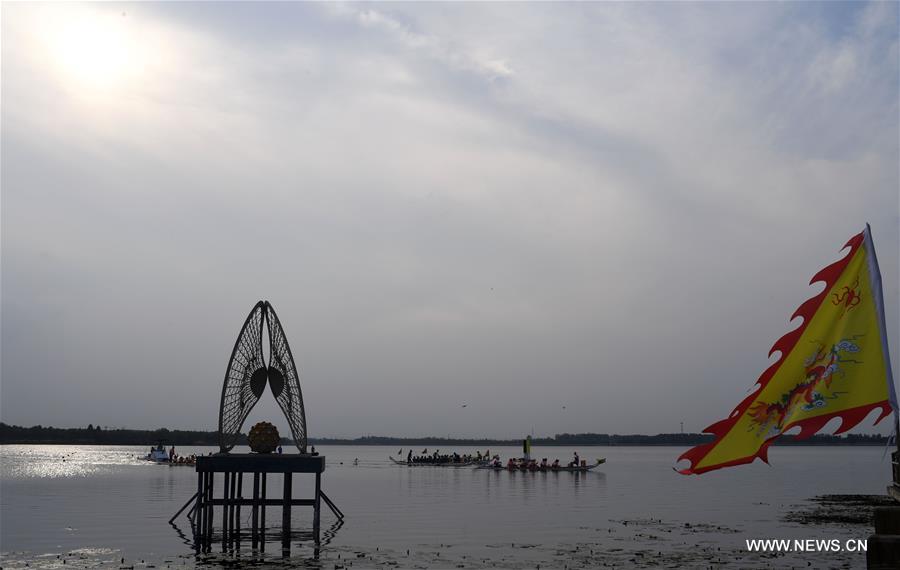 جامعات عالمية تشارك في سباقات قوارب التنين بالصين