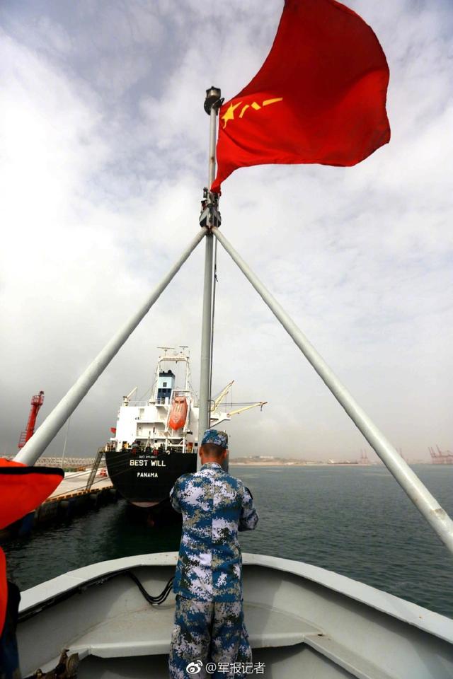 أسطول الحراسة الصيني يتوقف عند ميناء عماني للإمدادات اللوجستية