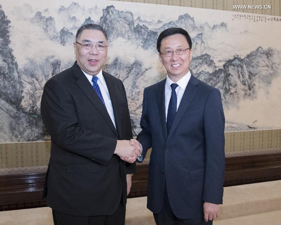 نائب رئيس مجلس الدولة الصيني يلتقي بالرئيس التنفيذي لمنطقة ماكاو الادارية الخاصة