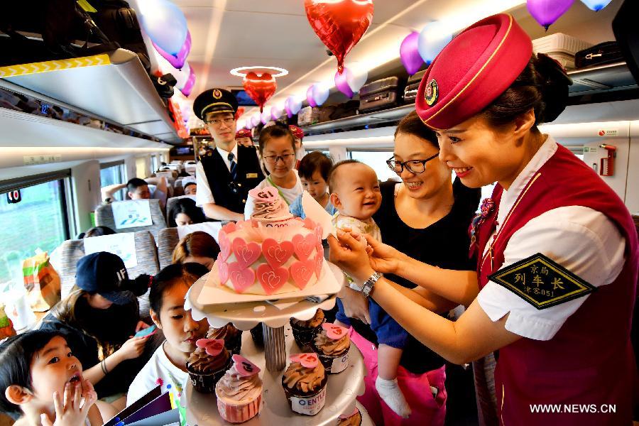 أكثر من 41 مليون راكب على متن القطار الصيني الرصاصة 