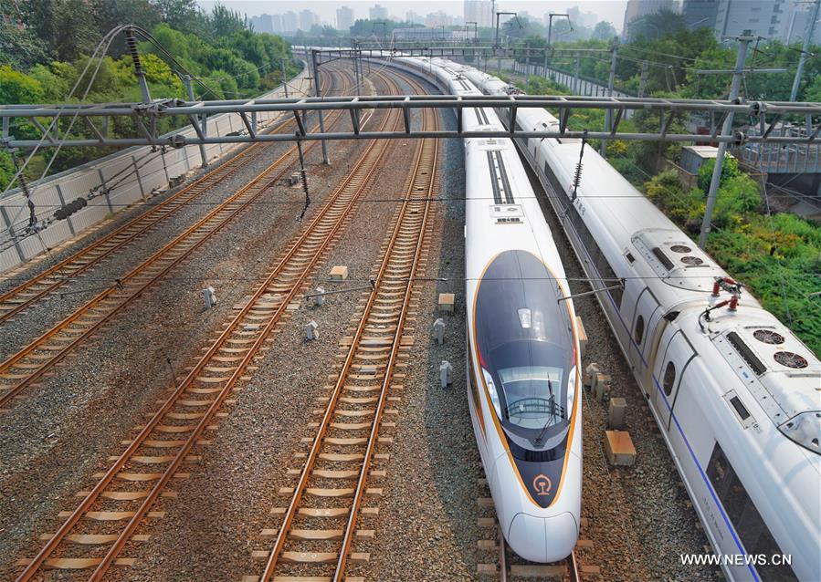 قطار رصاصة جديد يتجاوز طوله 400 متر يدخل خط بكين-شانغهاي