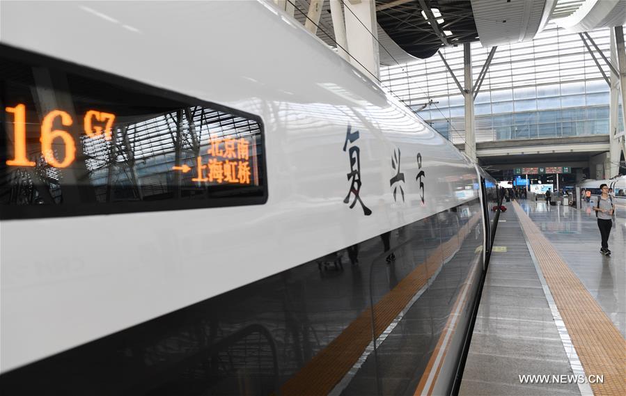 قطار رصاصة جديد يتجاوز طوله 400 متر يدخل خط بكين-شانغهاي