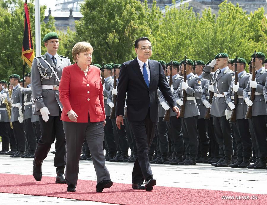 رئيس مجلس الدولة الصيني يحث على بذل جهود مشتركة مع ألمانيا لتعزيز التجارة الحرة