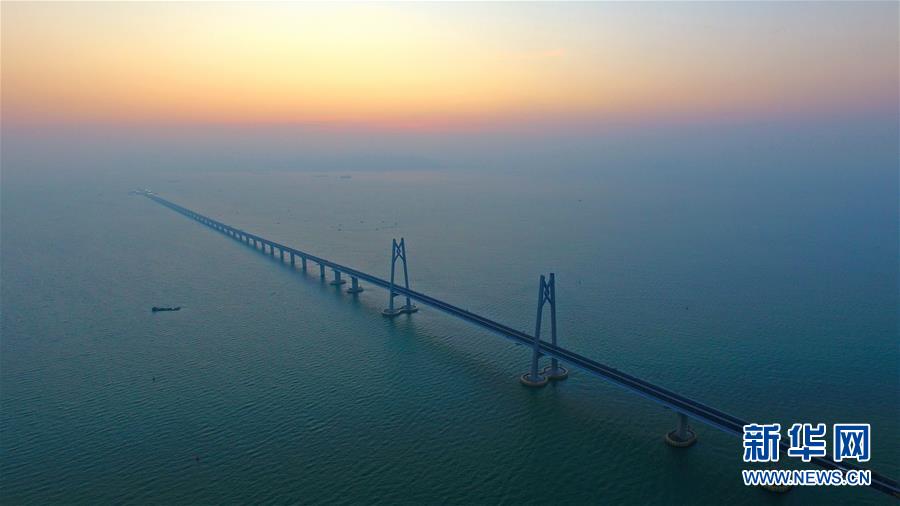 جسىر هونغ كونغ- تجوهاي- ماكاو اطول جسر واطول نفق تحت البحر في العالم يفتح للعموم خلال الاشهر القادمة