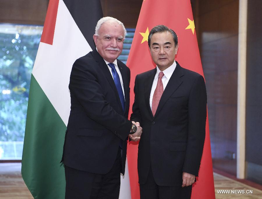 وزير الخارجية الصيني يعقد محادثات مع وزراء خارجية الدول العربية