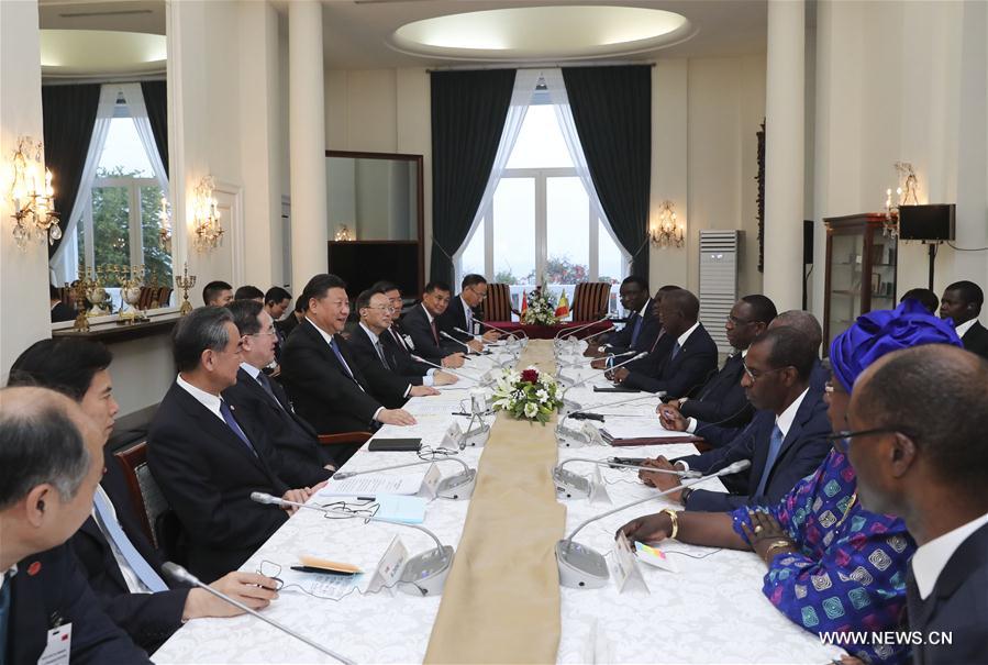 الرئيسان الصيني والسنغالي يتعهدان بخلق مستقبل أفضل للعلاقات بين البلدين 