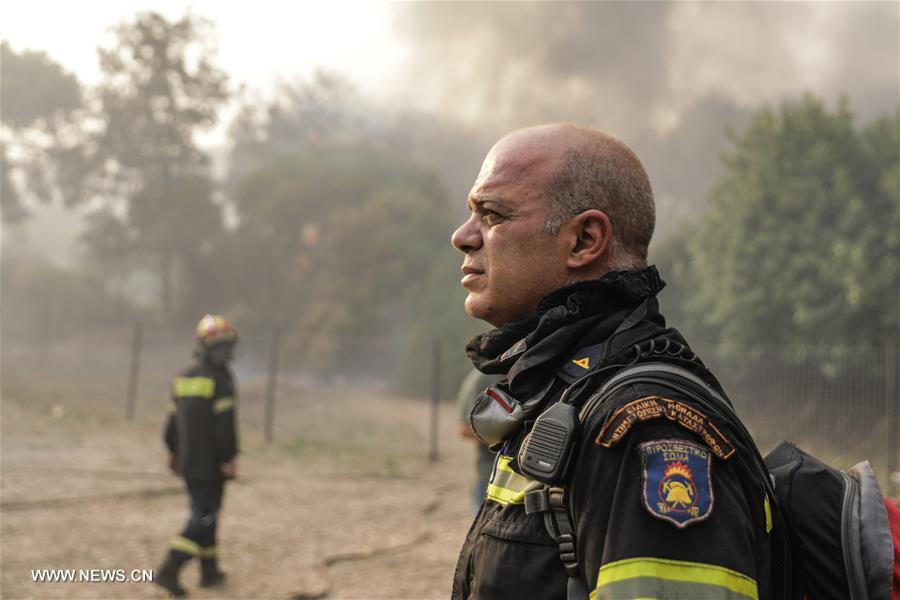 ارتفاع عدد قتلى حريق هائل بالقرب من أثينا إلى 50