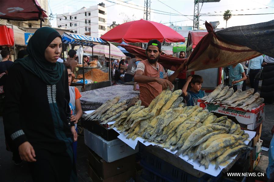 تحقيق : الركود يخيم على أسواق قطاع غزة عشية عيد الأضحى