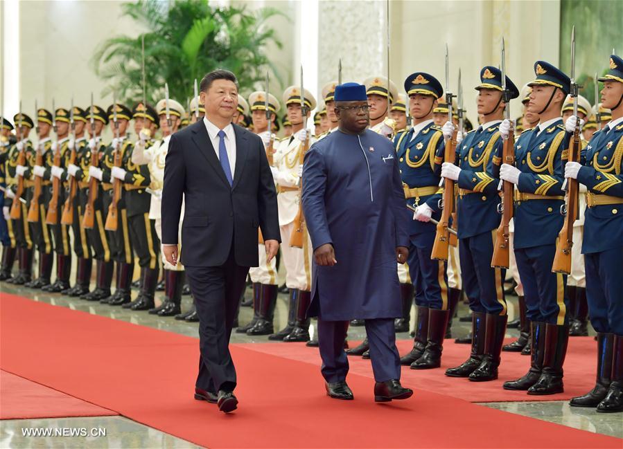 الصين وسيراليون تتعهدان بتعزيز العلاقات الثنائية