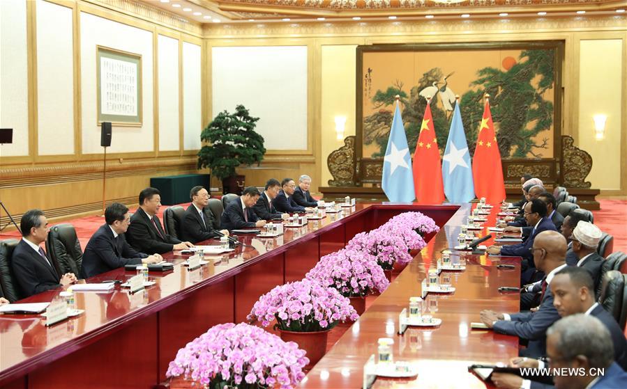 الرئيس الصيني يجتمع مع نظيره الصومالي