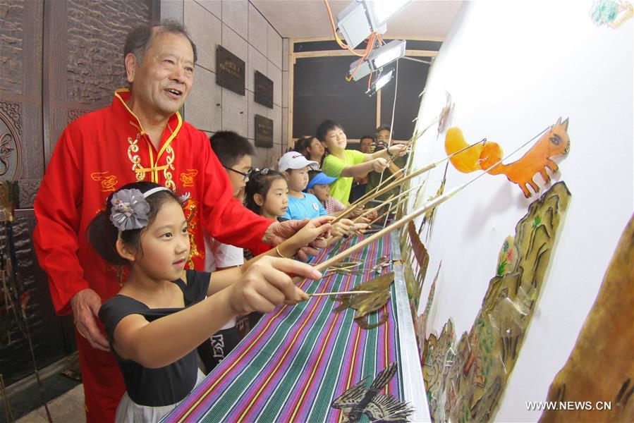 معرض فني لمسرحية خيال الظل الصينية في مقاطعة شاندونغ