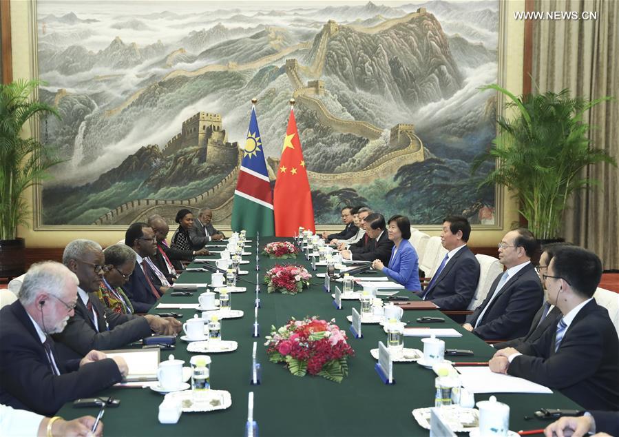 كبير المشرعين الصينيين يلتقي رئيس ناميبيا