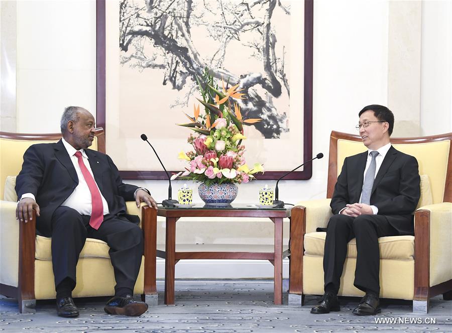 نائب رئيس مجلس الدولة الصيني يلتقي رئيس جيبوتي