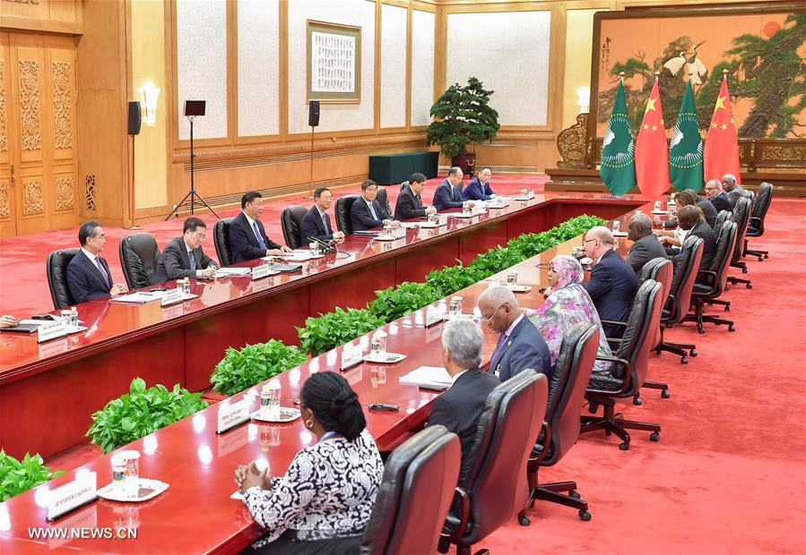 الرئيس شي يجتمع مع رئيس مفوضية الاتحاد الأفريقي