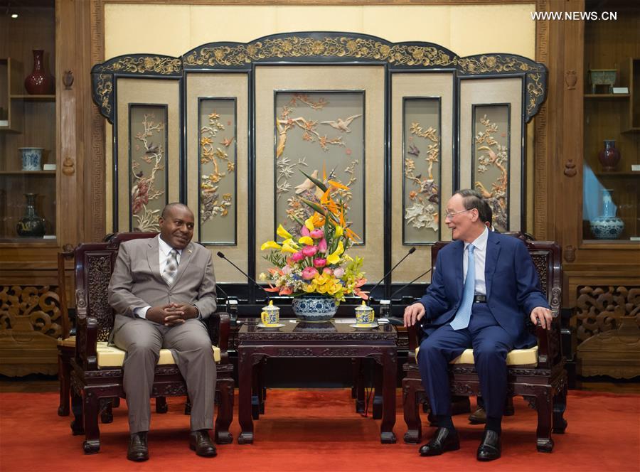 نائب الرئيس الصيني يلتقي بالنائب الثاني لرئيس بوروندي