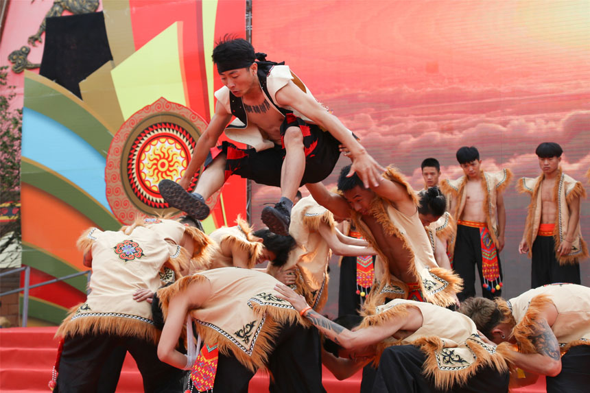 افتتاح مهرجان الجوز في جنوب غربي الصين