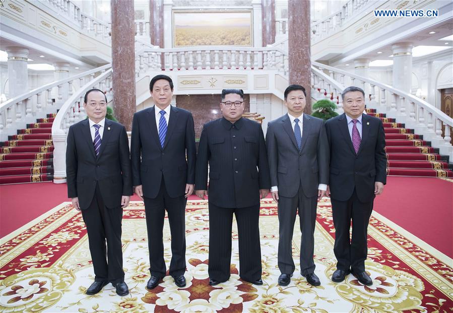 كبير المشرعين الصينيين يسلم رسالة من الرئيس شي إلى الزعيم الأعلى لجمهورية كوريا الديمقراطية الشعبية