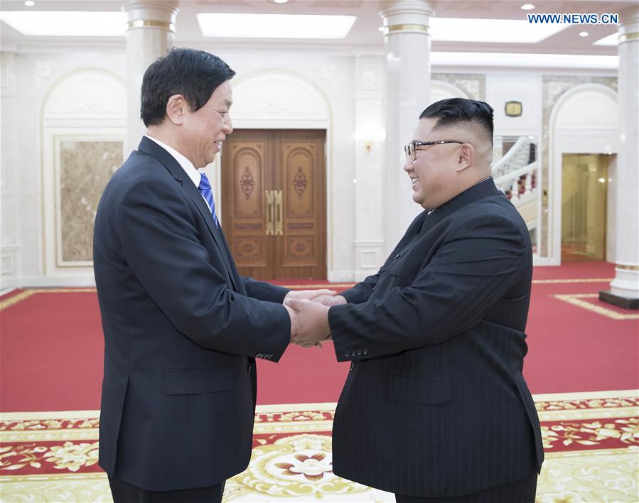 كبير المشرعين الصينيين يسلم رسالة من الرئيس شي إلى الزعيم الأعلى لجمهورية كوريا الديمقراطية الشعبية