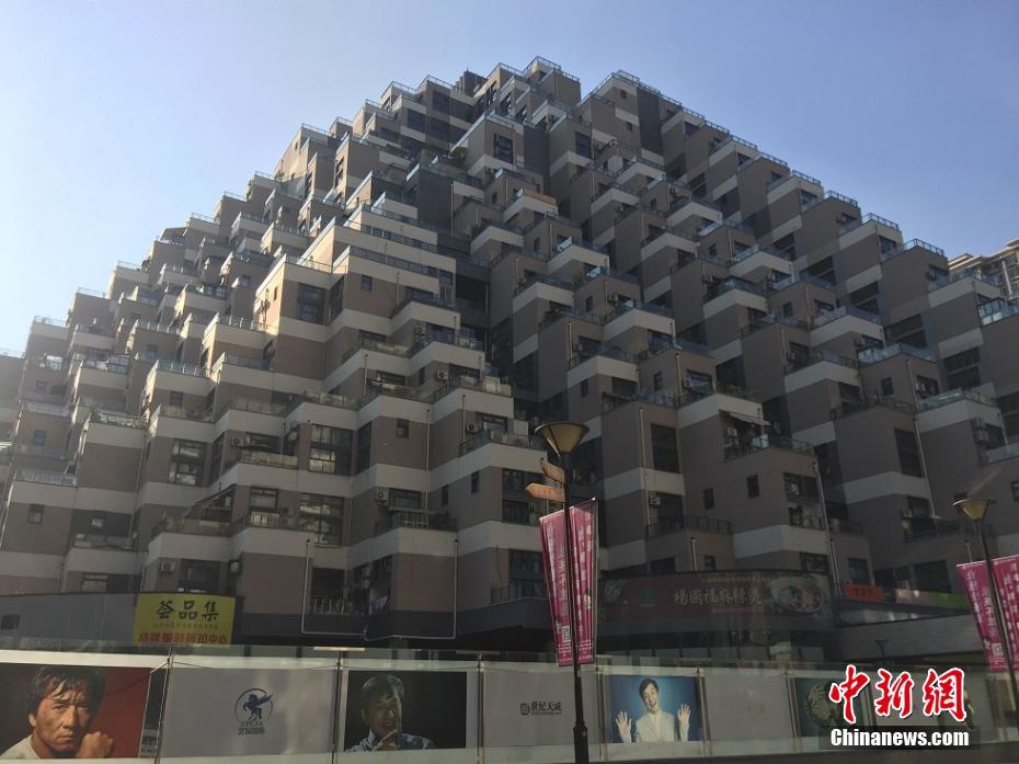 مبنى على شكل الأهرامات يثير جدلا في جنوب الصين