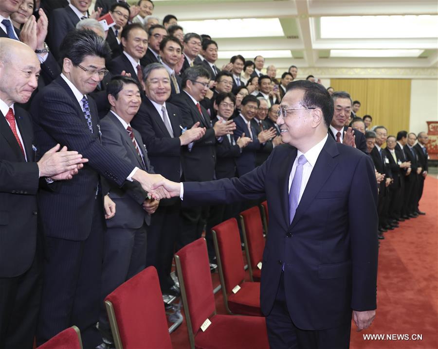رئيس مجلس الدولة: على الصين واليابان تعزيز قوة دفع التحسن في العلاقات