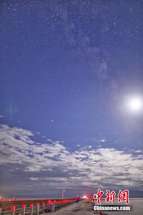 بحيرة تشاكا المالحة أفضل مكان في الصين لتصوير سماء النجوم