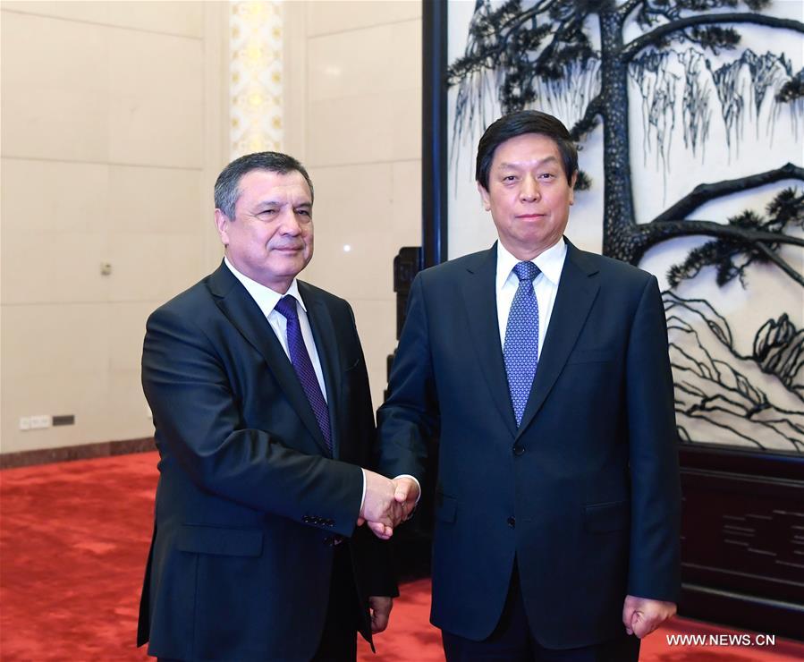 كبير المشرعين الصينيين يعقد مباحثات مع رئيس البرلمان الأوزبكي