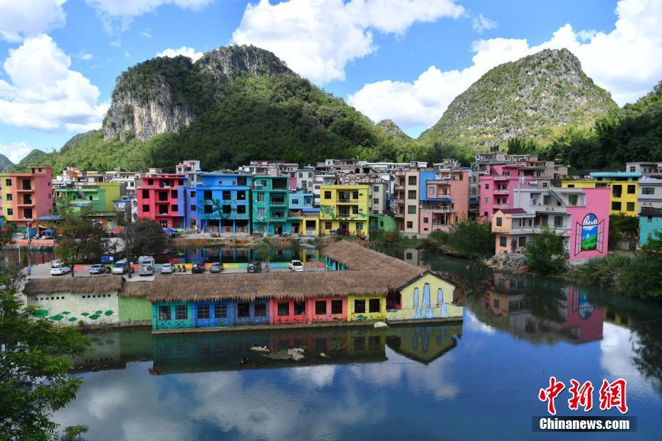 في الصين .. قرية ملونة