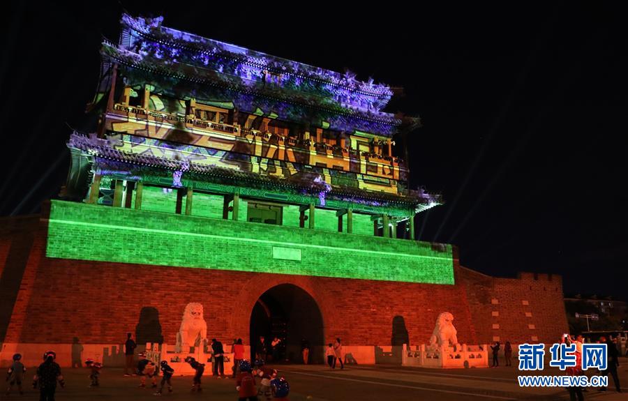 عرض ضوئي رائع ببكين احتفالا بالعيد الوطني الصيني