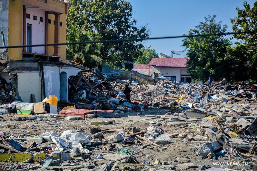 ارتفاع حصيلة الضحايا جراء الزلازل والتسونامي في إندونيسيا إلى أكثر من 1200 شخص
