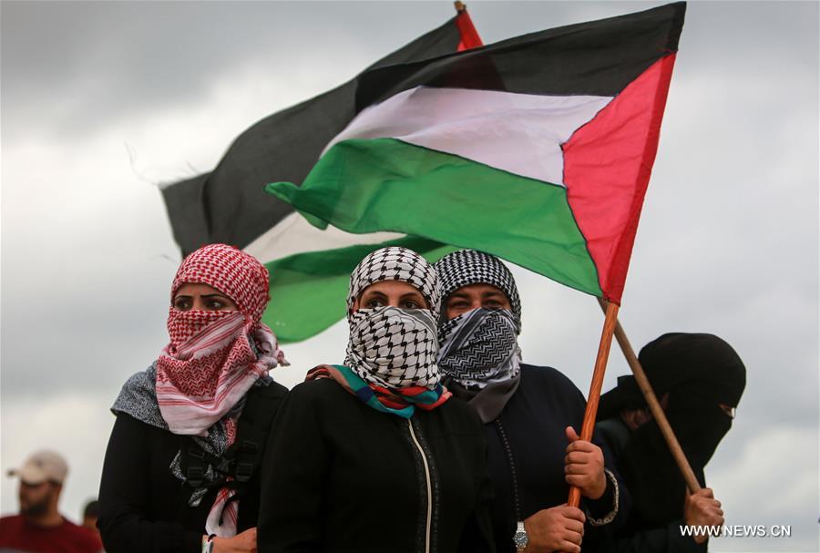 إصابة عشرات الفلسطينيين في مواجهات مع الجيش الإسرائيلي في غزة والضفة الغربية