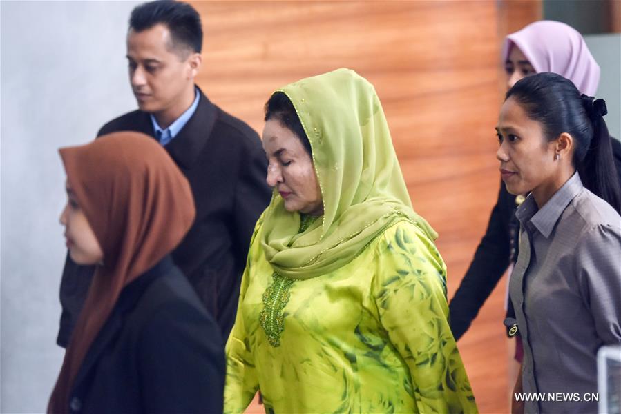 القبض على زوجة رئيس وزراء ماليزيا السابق بتهمة غسل الأموال