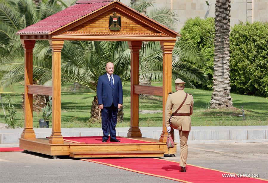الرئيس العراقي الجديد يتسلم مهام عمله