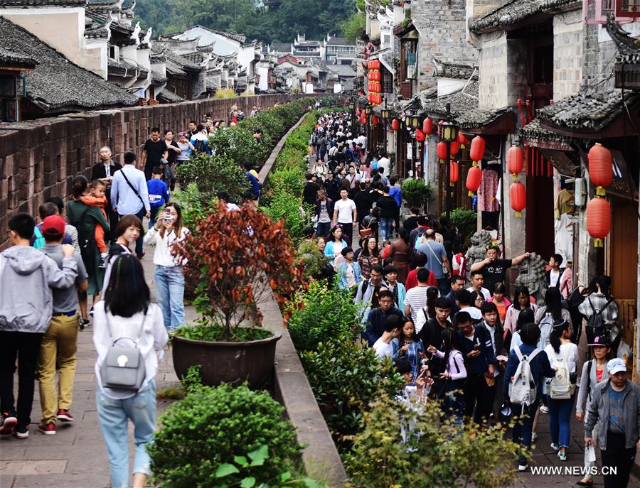 ازدهار السياحة المحلية خلال عطلة العيد الوطني الصيني