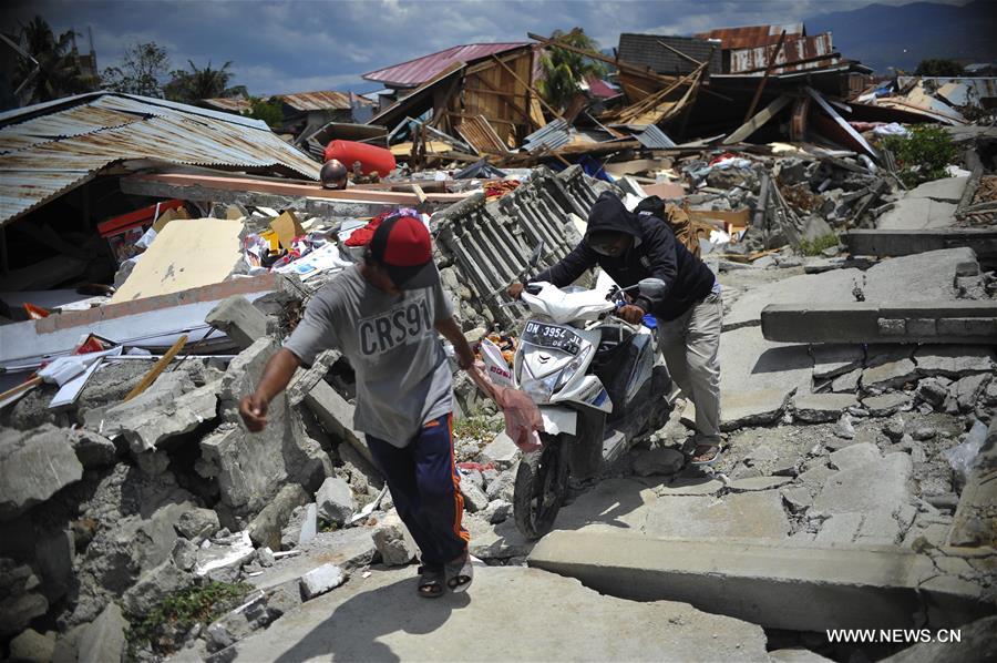 إرتفاع حصيلة وفيات الزلازل والتسونامي في إندونيسيا إلى 1948 وفقدان ما يزيد على 5000 شخص
