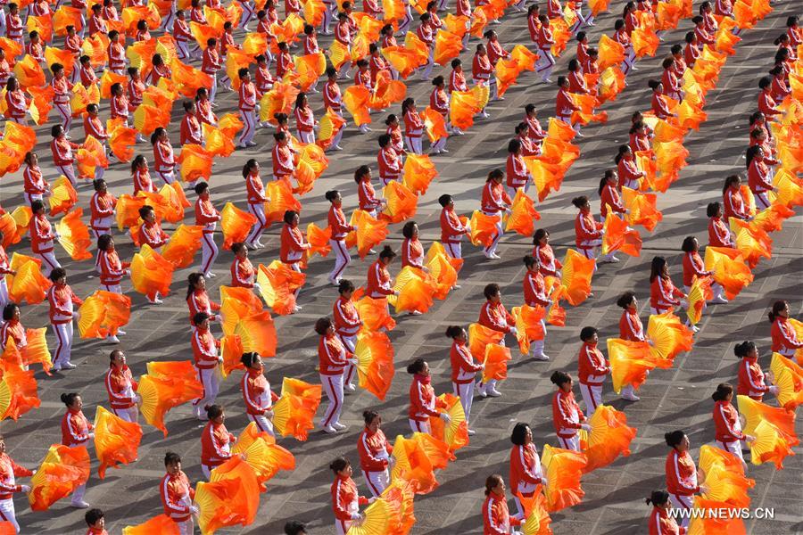 فعالية للرقص تحقق رقما قياسيا عالميا في شانشي شمالي الصين
