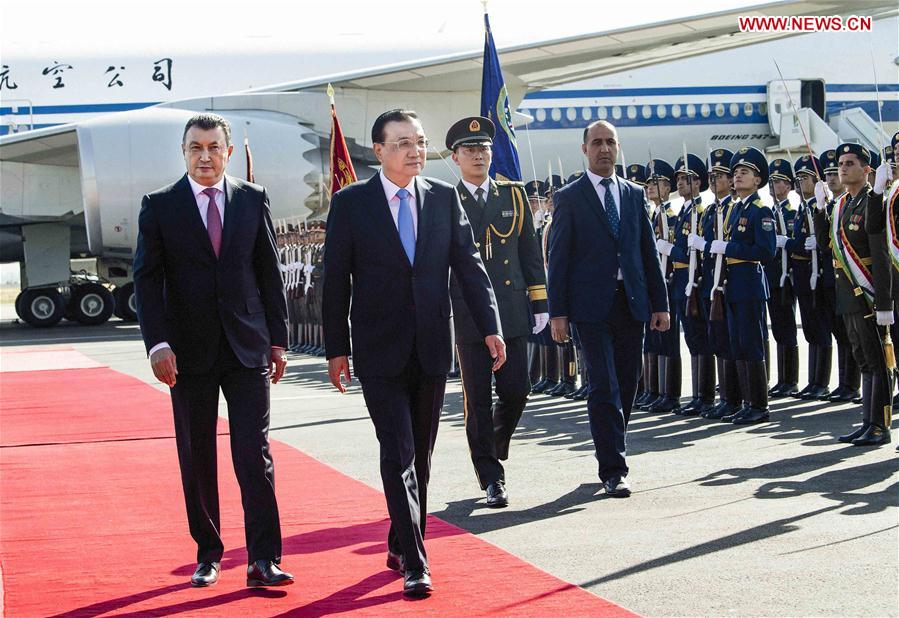 رئيس مجلس الدولة الصيني يصل إلى طاجيكستان في زيارة رسمية