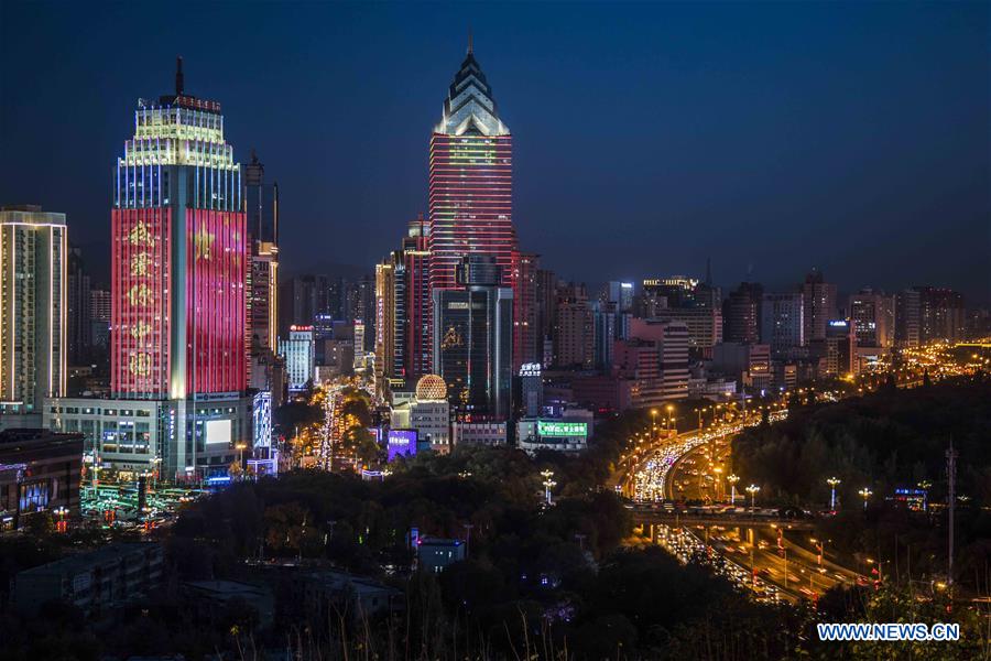 المناظر الليلية بشينجيانغ