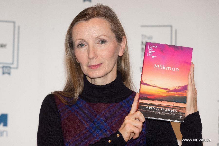 الكاتبة البريطانية آنا بيرنز تفوز بجائزة مان بوكر