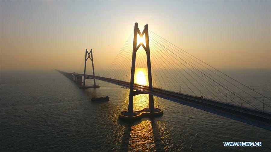 افتتاح أطول جسر عابر للبحر في العالم أمام حركة المرور العامة