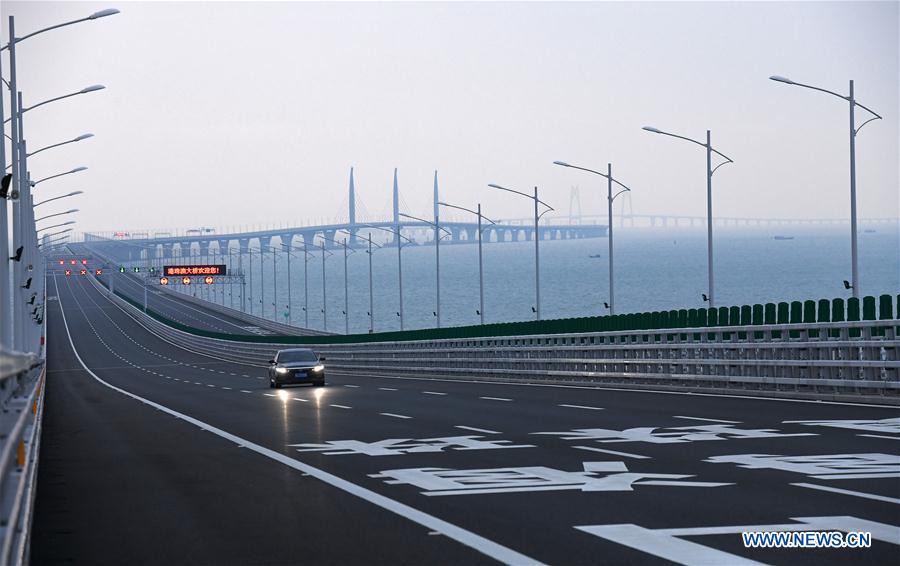 بعد 9 سنوات من الأشغال، الصين تفتتح أطول جسر في العالم