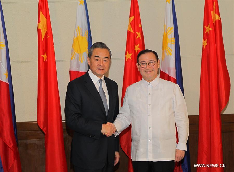 عضو مجلس الدولة وانغ يي يلتقي وزيري الخارجية والمالية الفلبينيين لبحث تعزيز التعاون