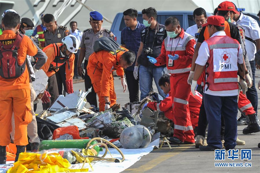 المكتب الوطني للبحث والانقاذ: احتمال مصرع كل ركاب الطائرة الإندونيسية المنكوبة وعددهم 189 راكبا