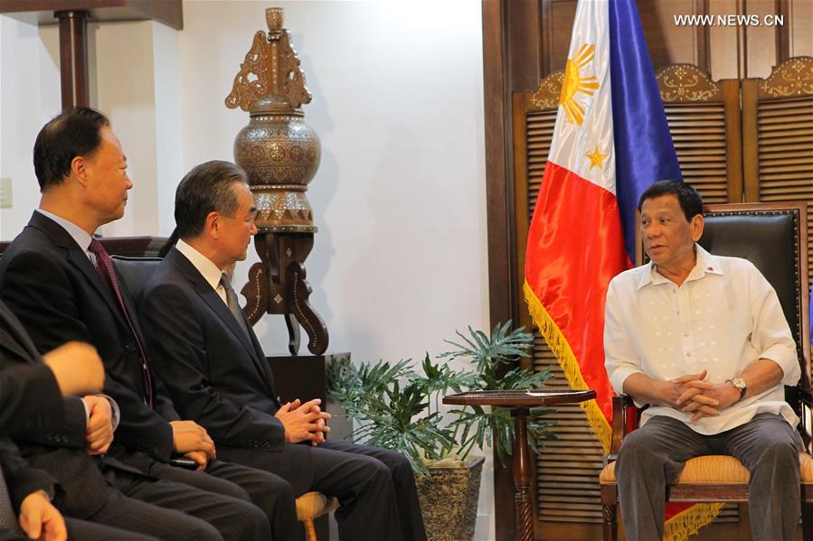 الرئيس الفلبيني يدعو إلى توثيق التعاون مع الصين في مجالات الطاقة والبنية التحتية