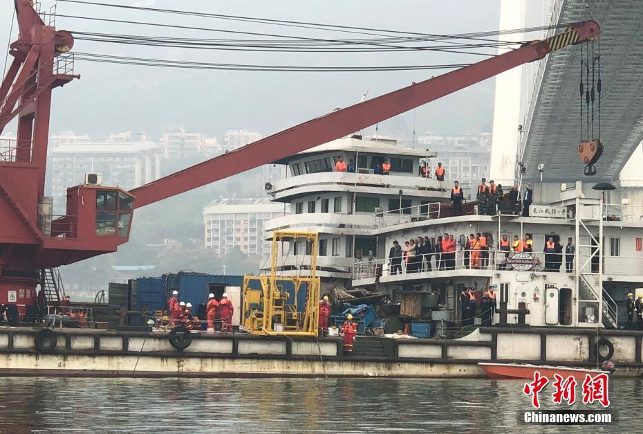 ارتفاع حصيلة قتلى حادث سقوط الحافلة في نهر اليانغتسي إلى تسعة أشخاص
