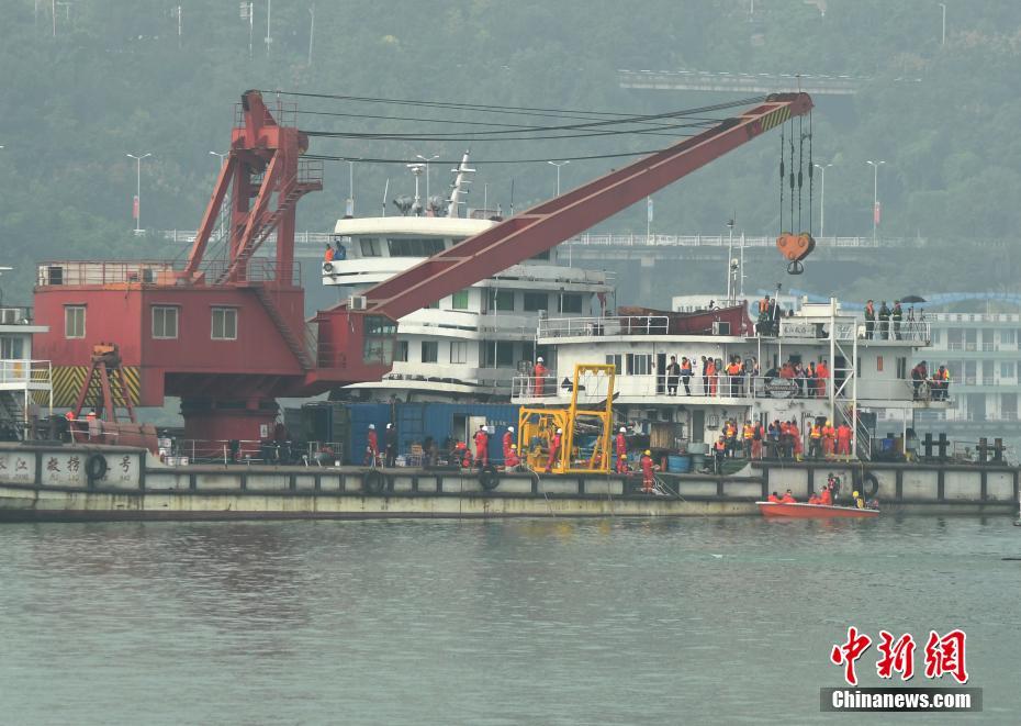 ارتفاع حصيلة قتلى حادث سقوط الحافلة في نهر اليانغتسي إلى تسعة أشخاص